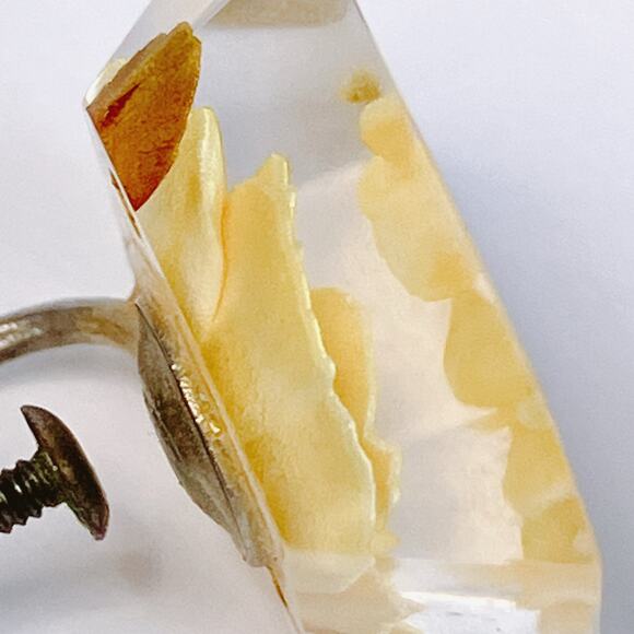 VTG Mid Century Earrings Lucite Embedded Rose Yellow Screw Back Floral - Picture 11 of 13